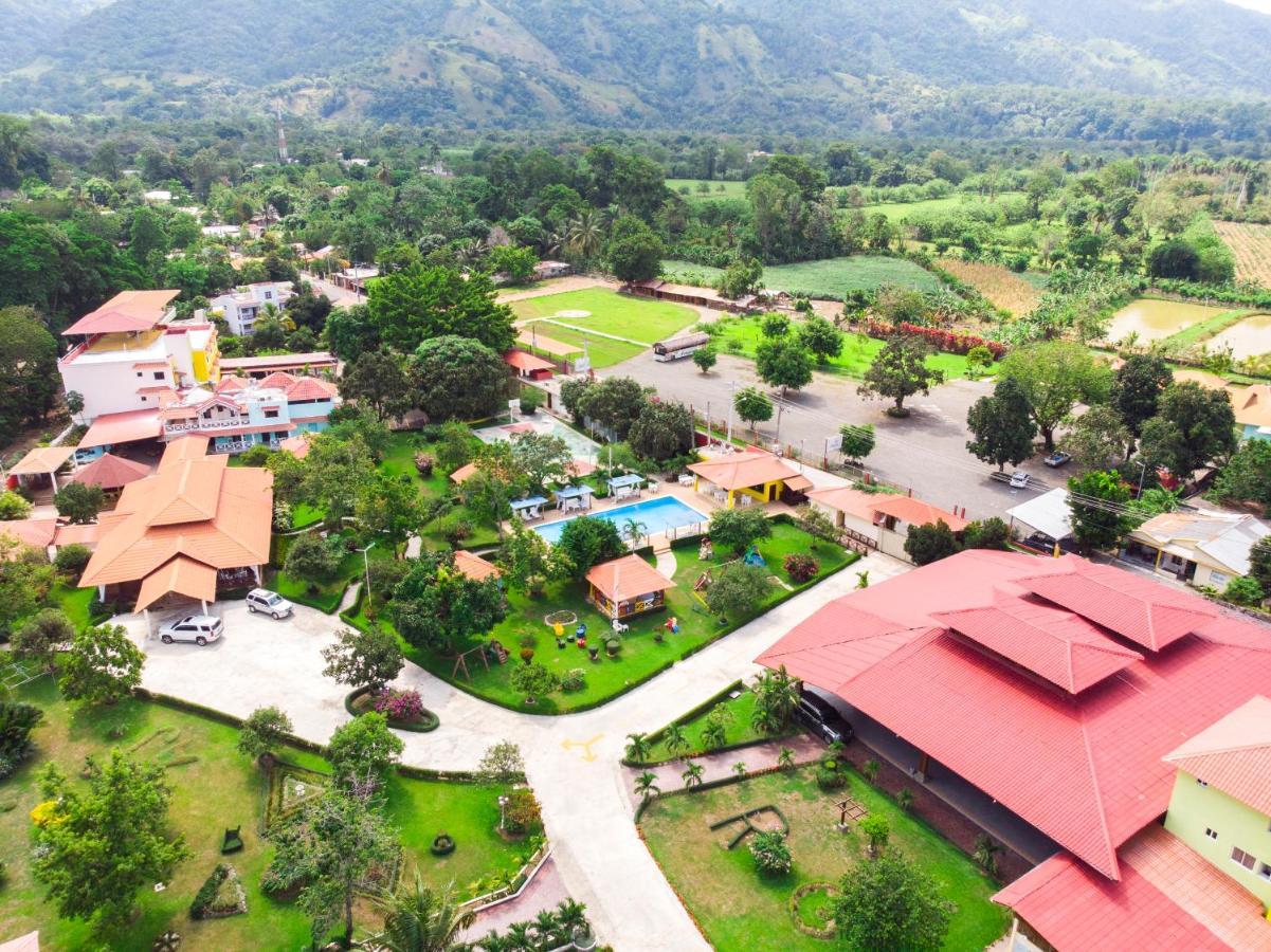Deluxe Suites Guacamayos - Eco-Lodge & Swimming Pool Bonao ภายนอก รูปภาพ