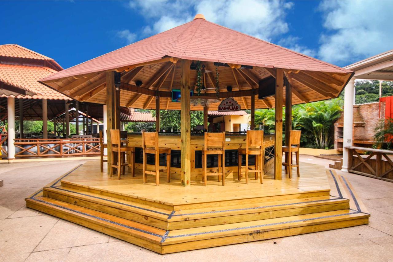 Deluxe Suites Guacamayos - Eco-Lodge & Swimming Pool Bonao ภายนอก รูปภาพ