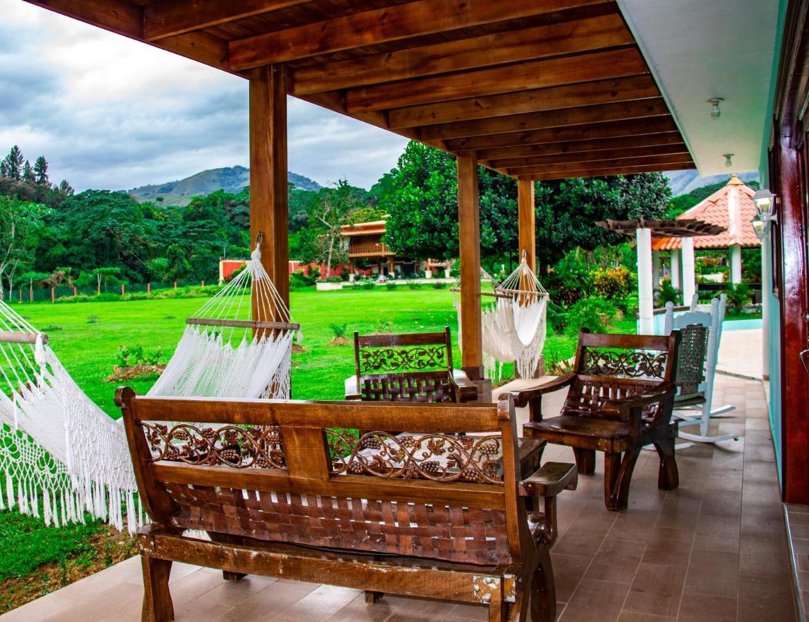 Deluxe Suites Guacamayos - Eco-Lodge & Swimming Pool Bonao ภายนอก รูปภาพ