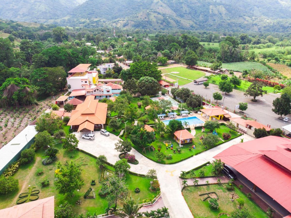 Deluxe Suites Guacamayos - Eco-Lodge & Swimming Pool Bonao ภายนอก รูปภาพ