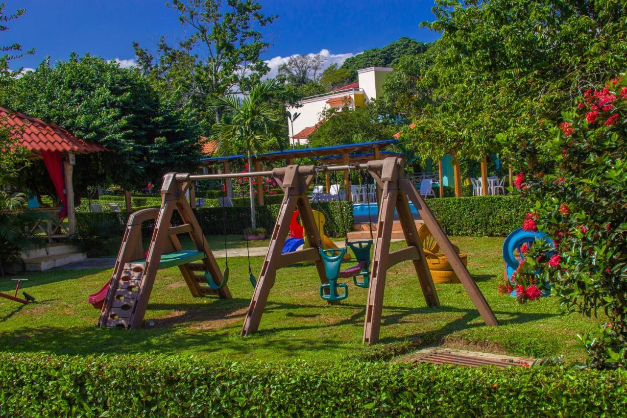 Deluxe Suites Guacamayos - Eco-Lodge & Swimming Pool Bonao ภายนอก รูปภาพ