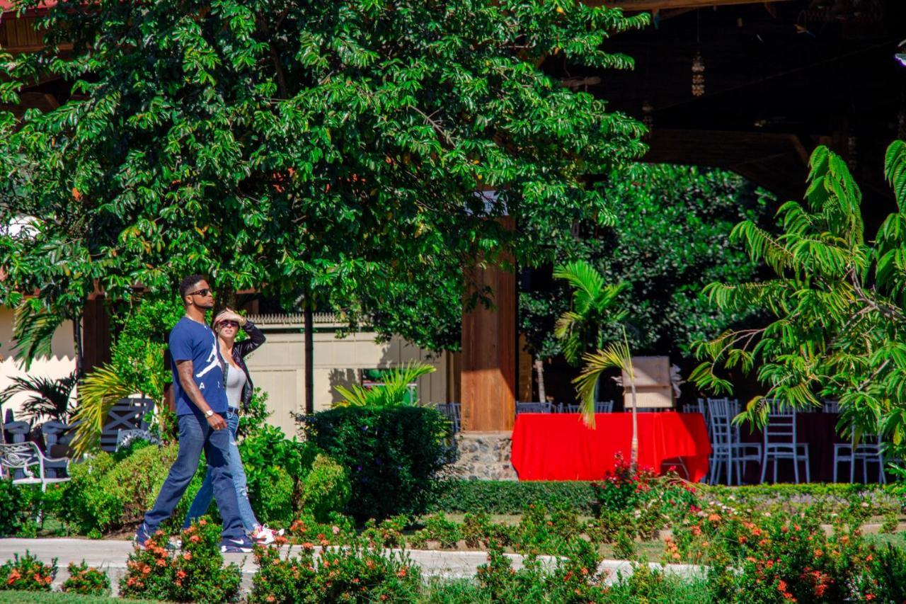 Deluxe Suites Guacamayos - Eco-Lodge & Swimming Pool Bonao ภายนอก รูปภาพ