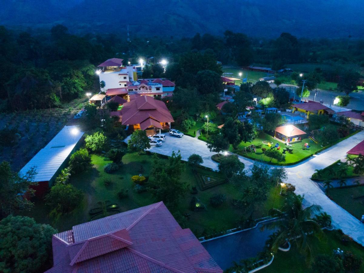 Deluxe Suites Guacamayos - Eco-Lodge & Swimming Pool Bonao ภายนอก รูปภาพ
