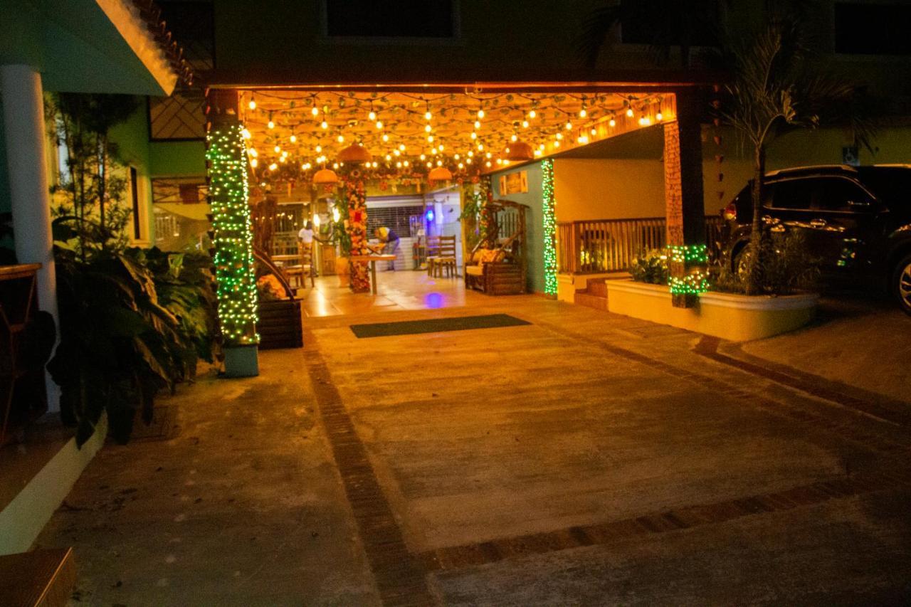Deluxe Suites Guacamayos - Eco-Lodge & Swimming Pool Bonao ภายนอก รูปภาพ