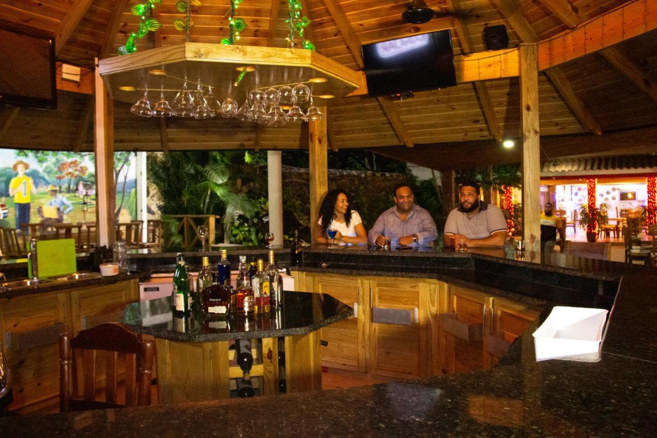 Deluxe Suites Guacamayos - Eco-Lodge & Swimming Pool Bonao ภายนอก รูปภาพ